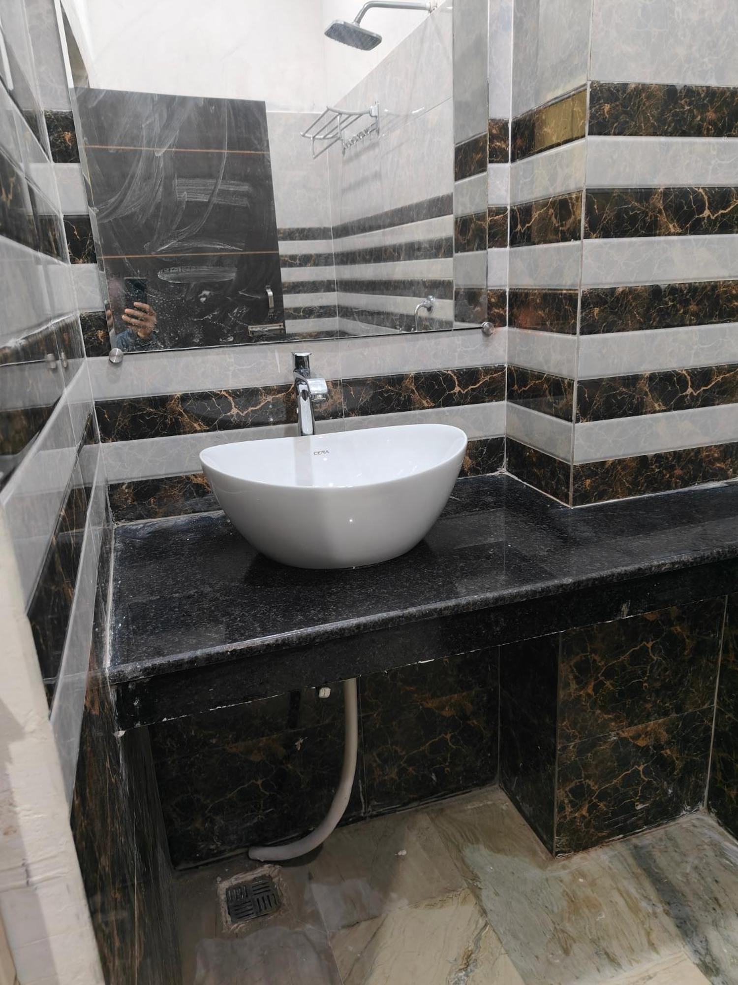 Sky Inn Paying Guest House Varanasi Exterior photo